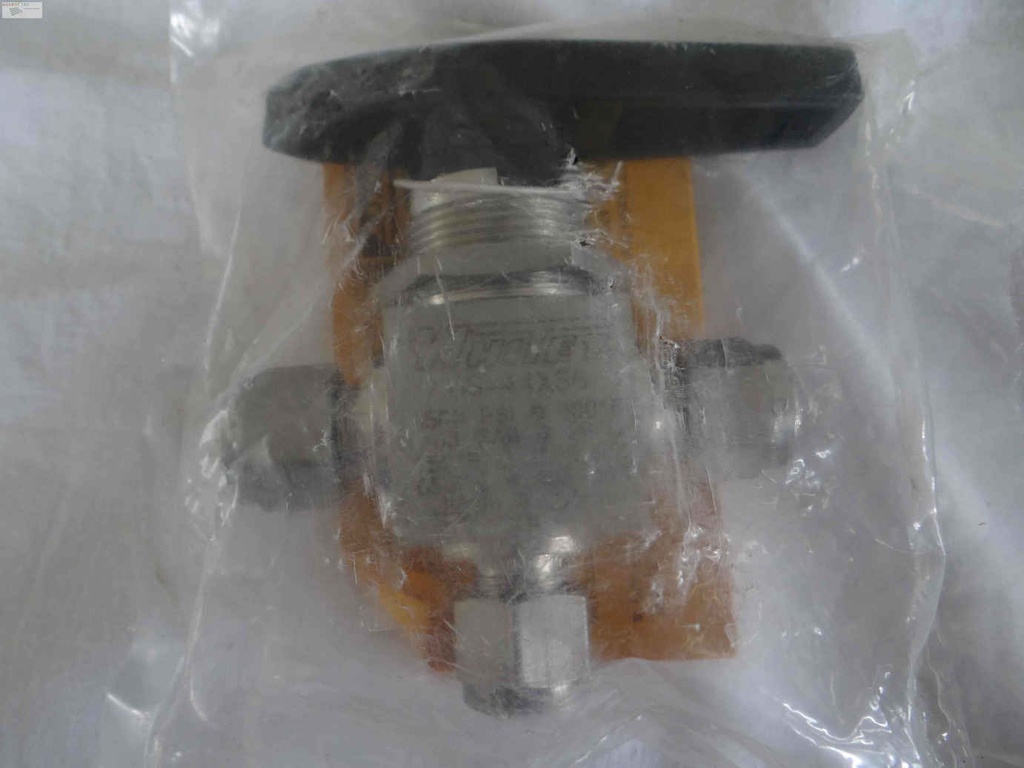 3-WAY BALL VALVE (3-8)