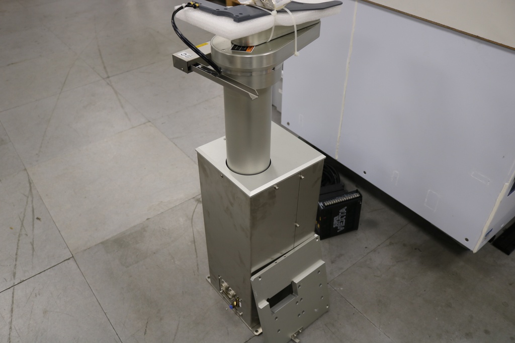 Hitachi M712 300mm wafer transfer robot with end effector and controllers