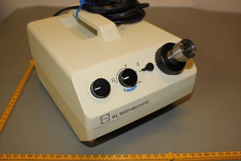 SCHOTT KL1500 ELECTRONIC FIBER OPTIC ILLUMINATOR