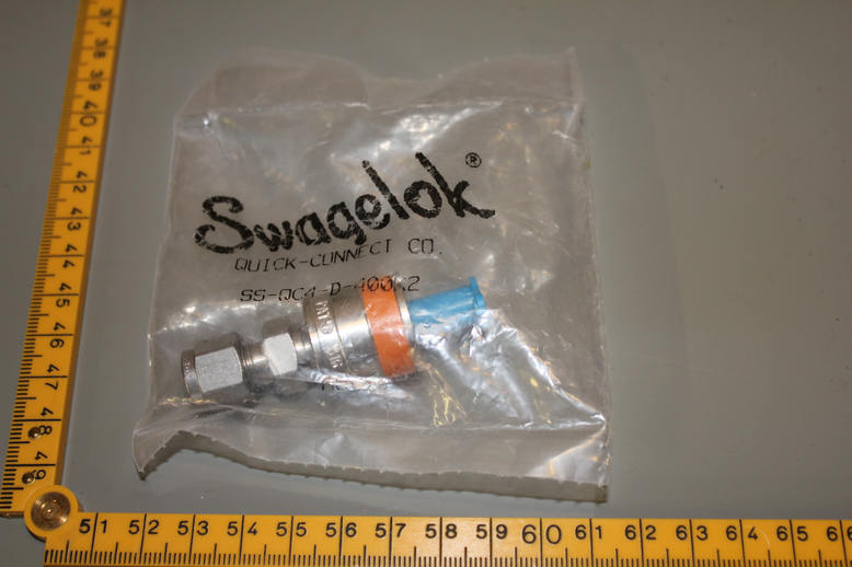 SS INSTRUMENTATION QUICK CONNECT STEM WITH VALVE, 0.2 CV, 1/4" TUBE FITTING, ORANGE KEY