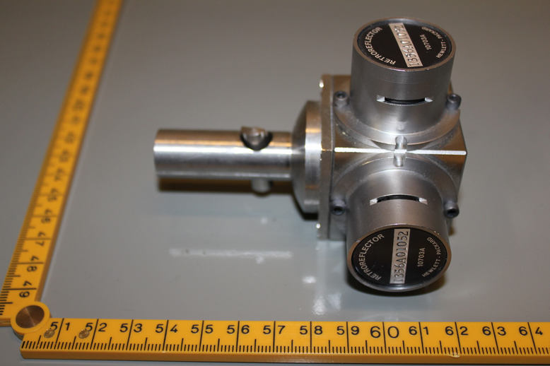 PLANE MIRROR INTERFEROMETER WITH RETRO REFLECTOR