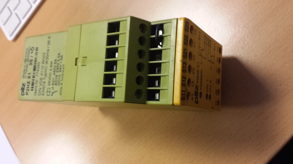 RELAY P2HZ PILZ 24VAC 2.5W