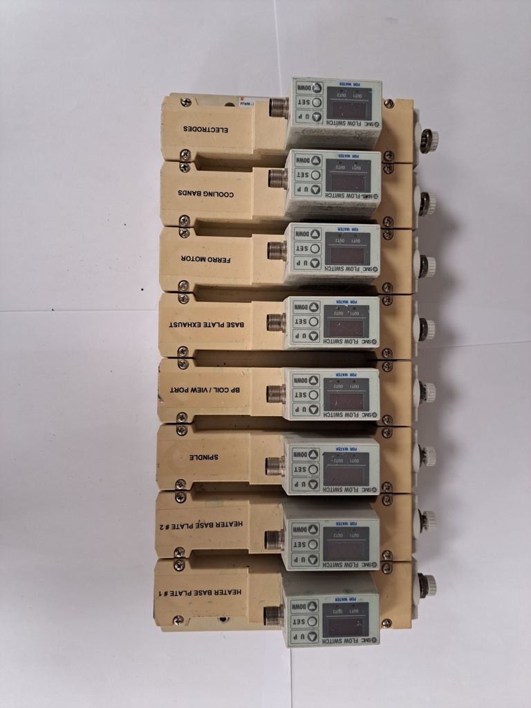 SMC FLOW SWITCH, 5-40L/MIN PNP 12-24VDC. MOUNTED ON A 4WAY MANIFOLD TO MEASURE 8 CIRCUITS