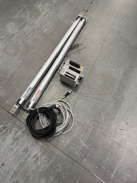 Keyence Safety Light Curtain Kit: Receiver SL-C16L-R, Transmitter SL-C16L-T, Power Supply SL-U2, Application Unit SL-R11
