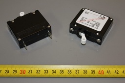 [111-061/500876] CIRCUIT BREAKER 15A 1 POLE, LOT OF 2