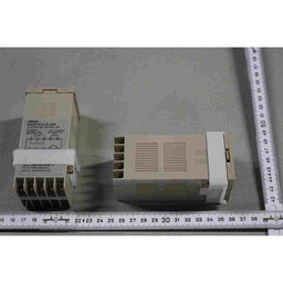 [E5CS-R1 KJX-520/200743] TEMPERATURE CONTROLLER, LOT OF 2